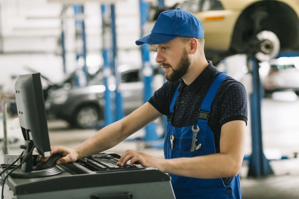 repairmen-using-computer-workshop.jpeg